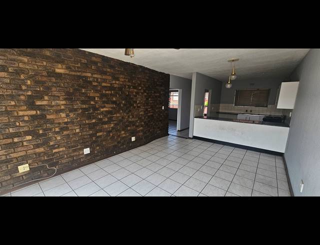 2 BEDROOM TOWNHOUSE FOR SALE IN NEW REDRUTH
